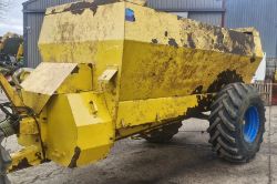 SHELBOURNE REYNOLDS DUNG SPREADER - AUGER NEEDS ATTENTION!