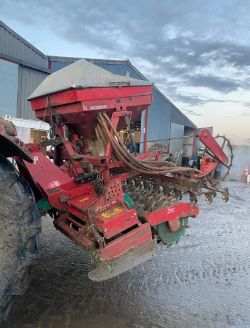 KVERNELAND POWER HARROW DRILL COMBINATION