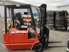 Linde E18 Battery powered, triplex mast forkift truck,