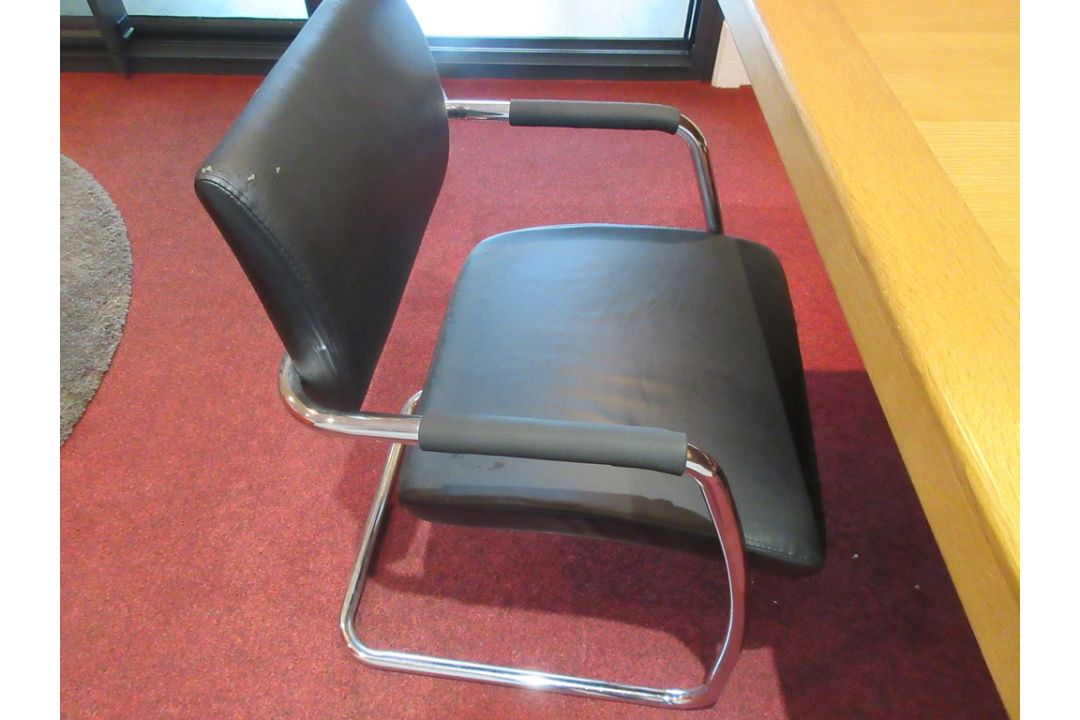 Ten chrome framed leatherette static boardroom armchairs - Image 6 of 7