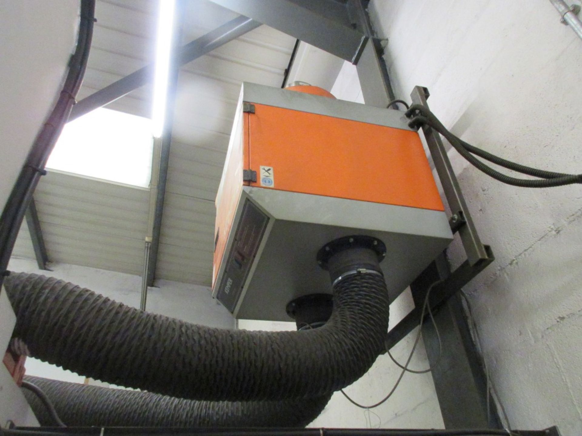Kemper wall mounted fume extractor with two flexihose exhaust arms - Image 3 of 5