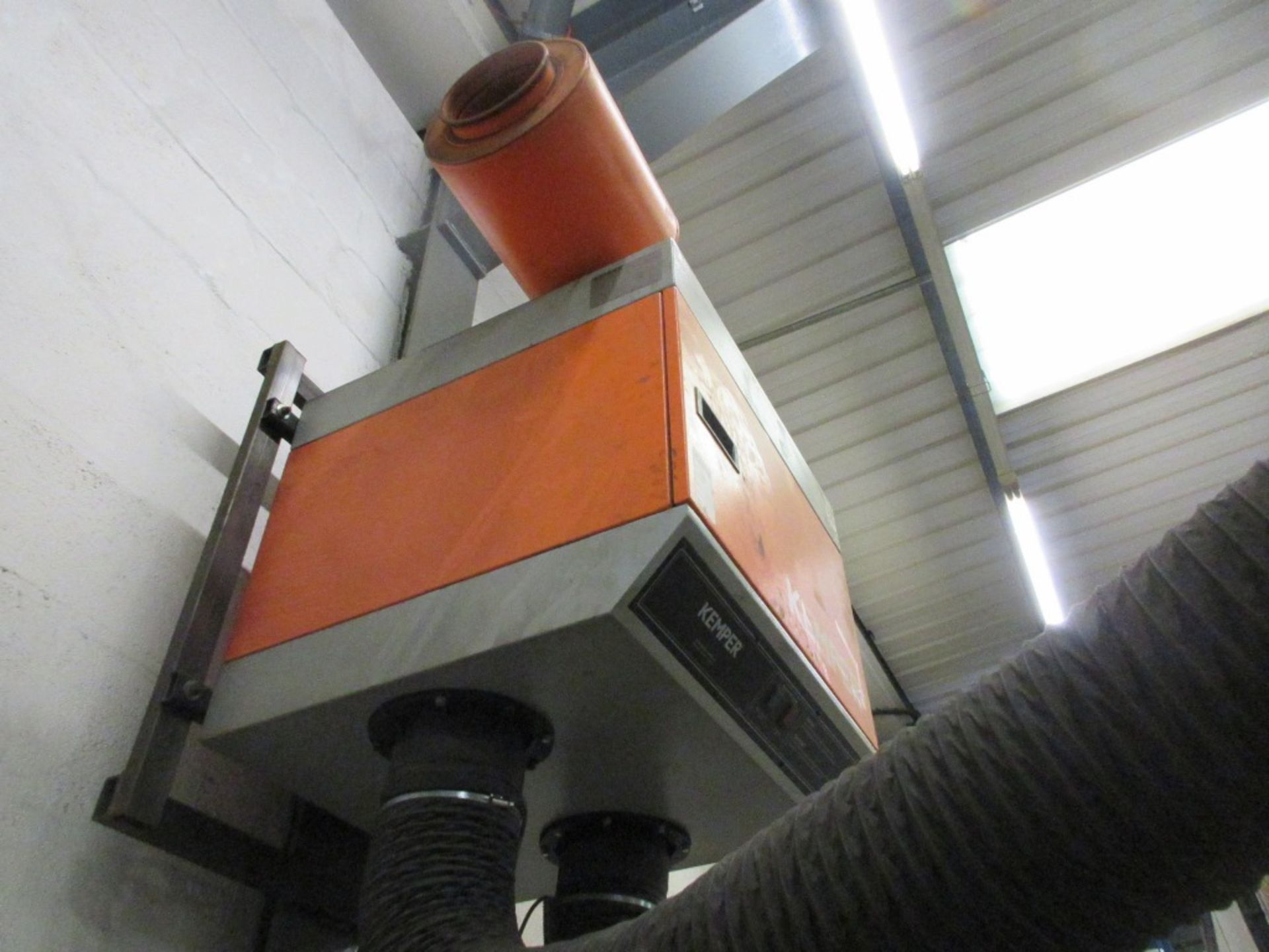 Kemper wall mounted fume extractor with two flexihose exhaust arms - Image 4 of 5