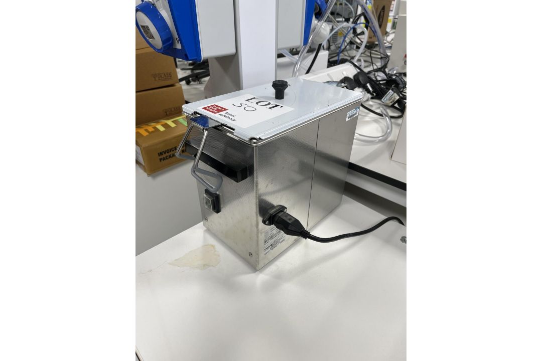 VWR USC300TH ultrasonic cleaning bath (2012) - Image 3 of 5