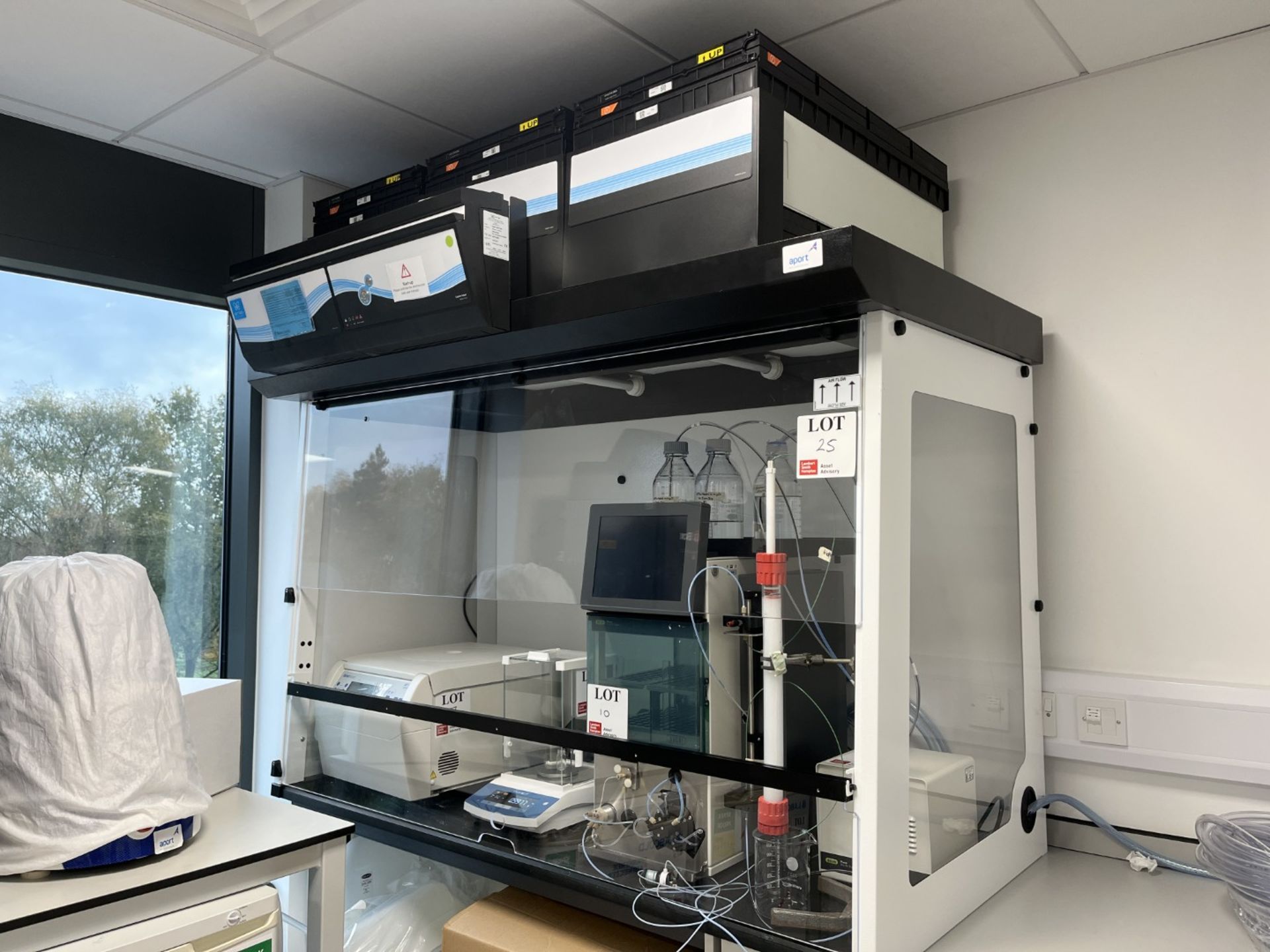 Bench top fume cabinet, approx. 1.5m wide - Image 2 of 7