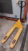 Hydraulic pallet truck yellow