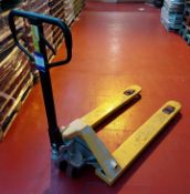 Hydraulic pallet truck yellow (Located on 1st floor mezzanine)