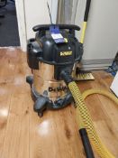DEWALT DXV38S 38 Liters 10 Gallon Wet/Dry Vacuum C