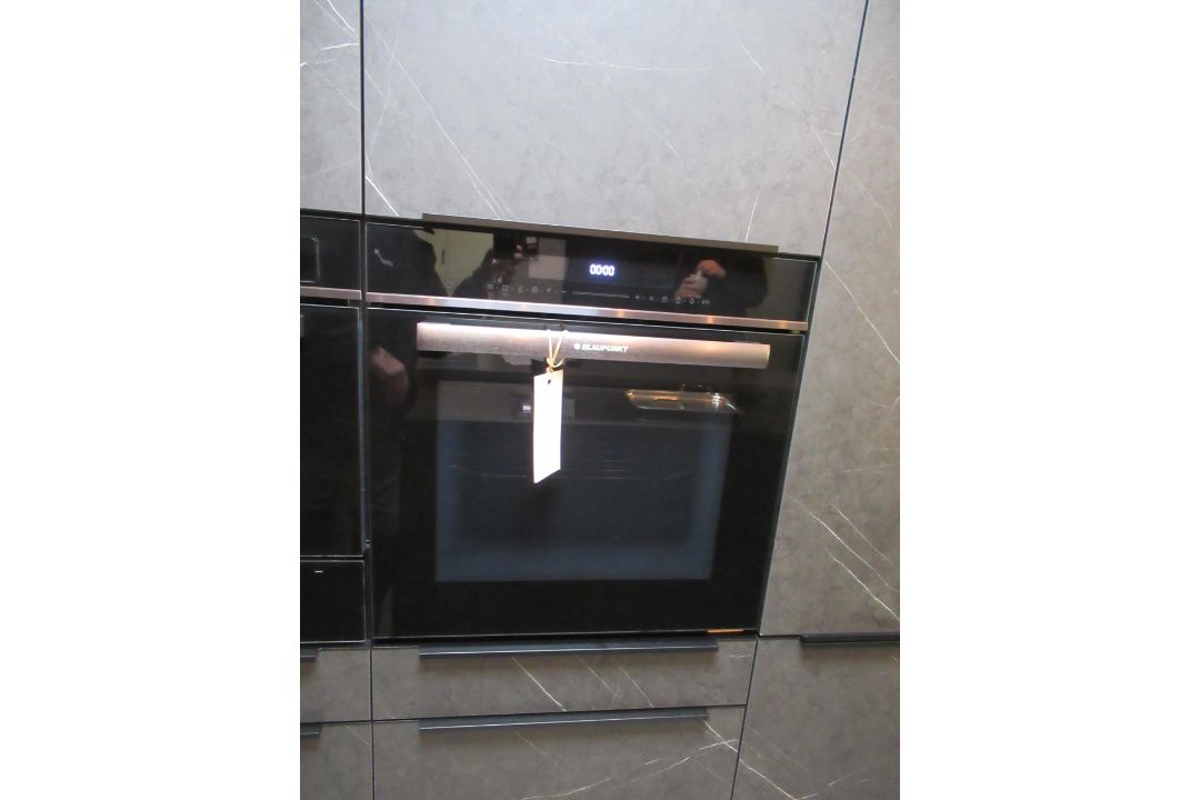 Blaupunkt 5B60M8690GB Oven with Microwave - Image 1 of 4