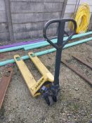 2500kg pallet truck