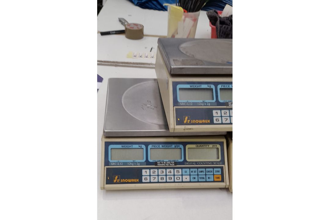 3x Snowrex SRC-L12 digital weighing scales - Image 2 of 4