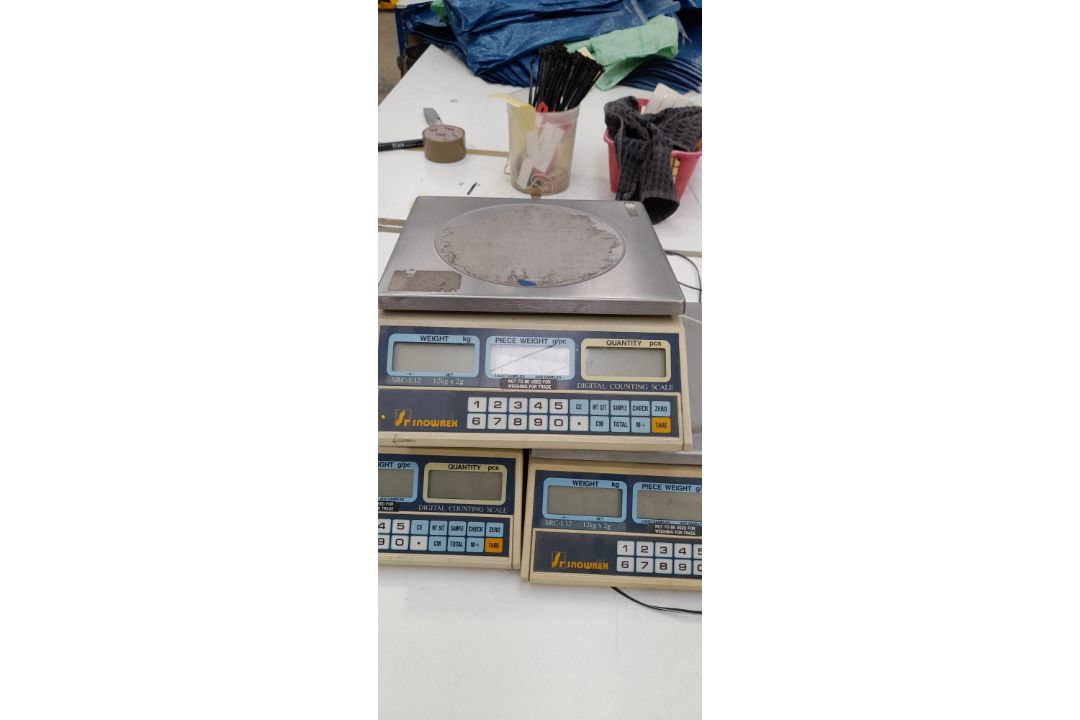 3x Snowrex SRC-L12 digital weighing scales - Image 3 of 4