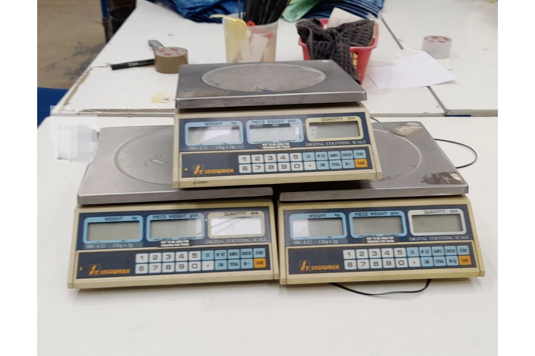 3x Snowrex SRC-L12 digital weighing scales - Image 1 of 4