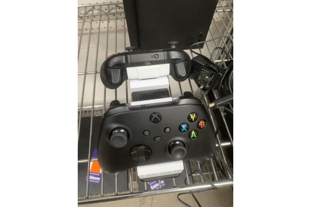 Xbox Series X gaming bundle - Image 2 of 2