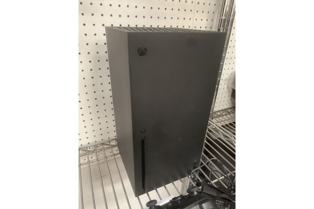 Xbox Series X gaming bundle - Image 1 of 2