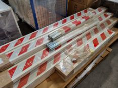 Pallet of Telescopic Barriers & 4 poles