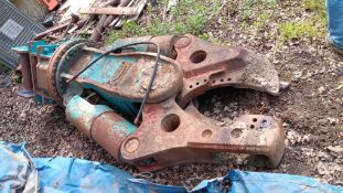 Concrete muncher and bucket ram