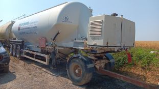 Feldbinder EUT49.3 triple axle silo tanker, serial number WFB334B2N52028684 (2005) with auxiliary