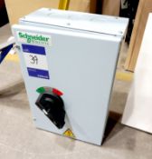 Schneider SD1003SFK twin break switch disconnector fuse box