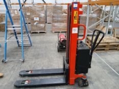 LiftMate VVE1000/2500 Electric Lift Stacker (Serial Number 00024, Year 2006, SWL 1000KG)