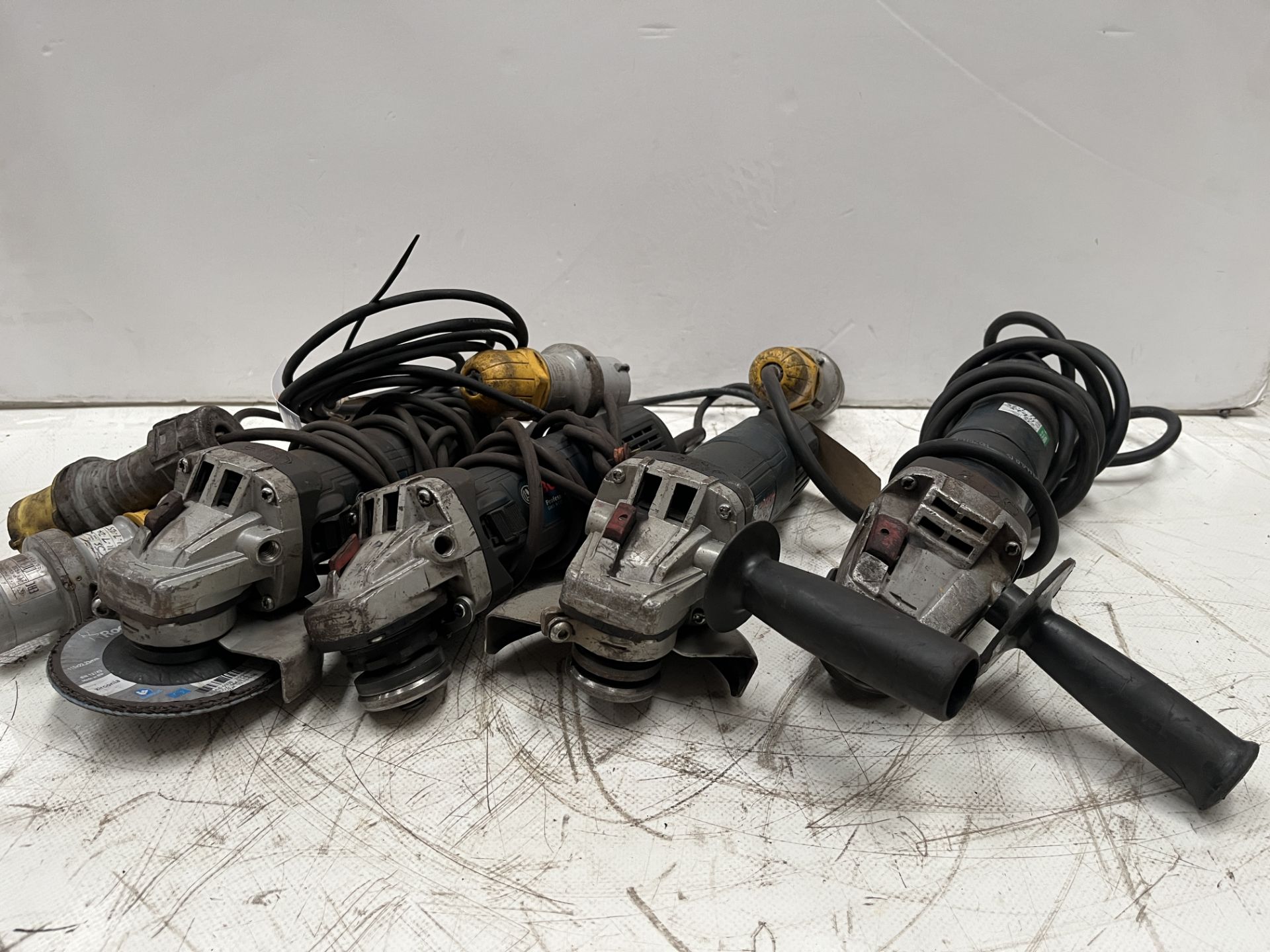 4x 110V powered angle grinders