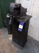 Samsonia Model J No. 38 perfect vice on a pedestal