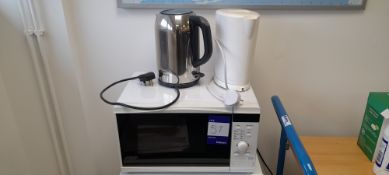 Microwave and 2x Kettle