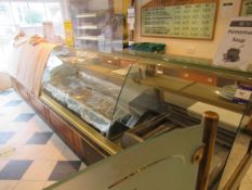 Fixed counter display with chiller