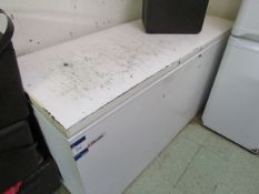 El cold chest freezer,