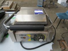ADEXA EGD-10A Panini Grill, Ribbed Top plate