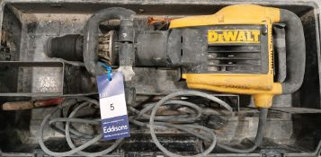 DeWalt D25899 GB 230v Electric Breaker