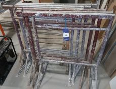 Quantity of adjustable trestles