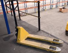Unbadged 2,500kg hand pallet truck 540mm x 1,150mm, serial number 201222934Y/027 (2020) (LOCATION