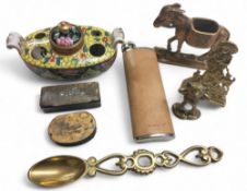 A Victorian horn rectangular snuff box, the tortoiseshell cover inlaid with stylised flowers, 8cm