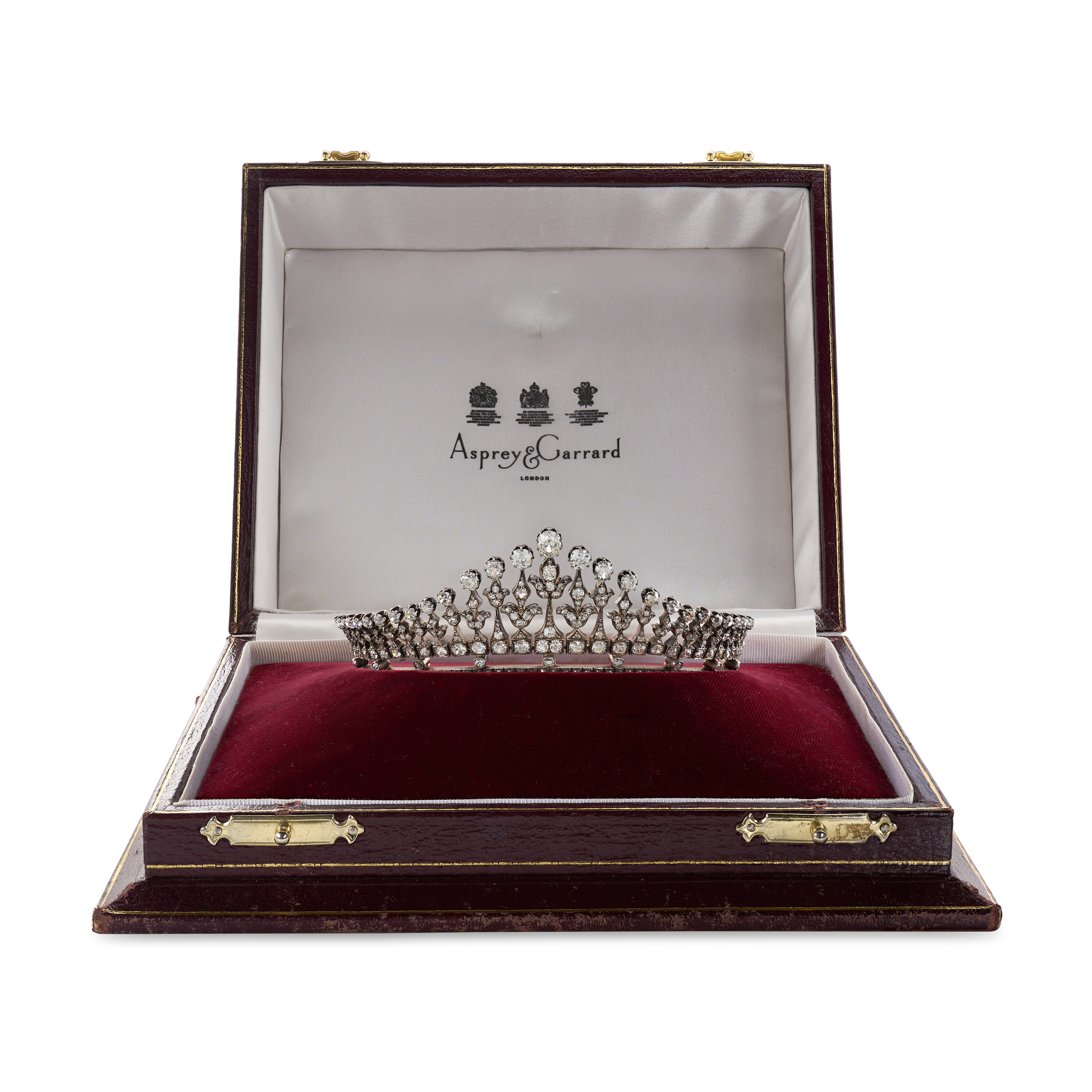 AN IMPORTANT ANTIQUE DIAMOND TIARA, 19TH CENTURY in yellow gold and silver, set with a row of gra... - Image 3 of 3