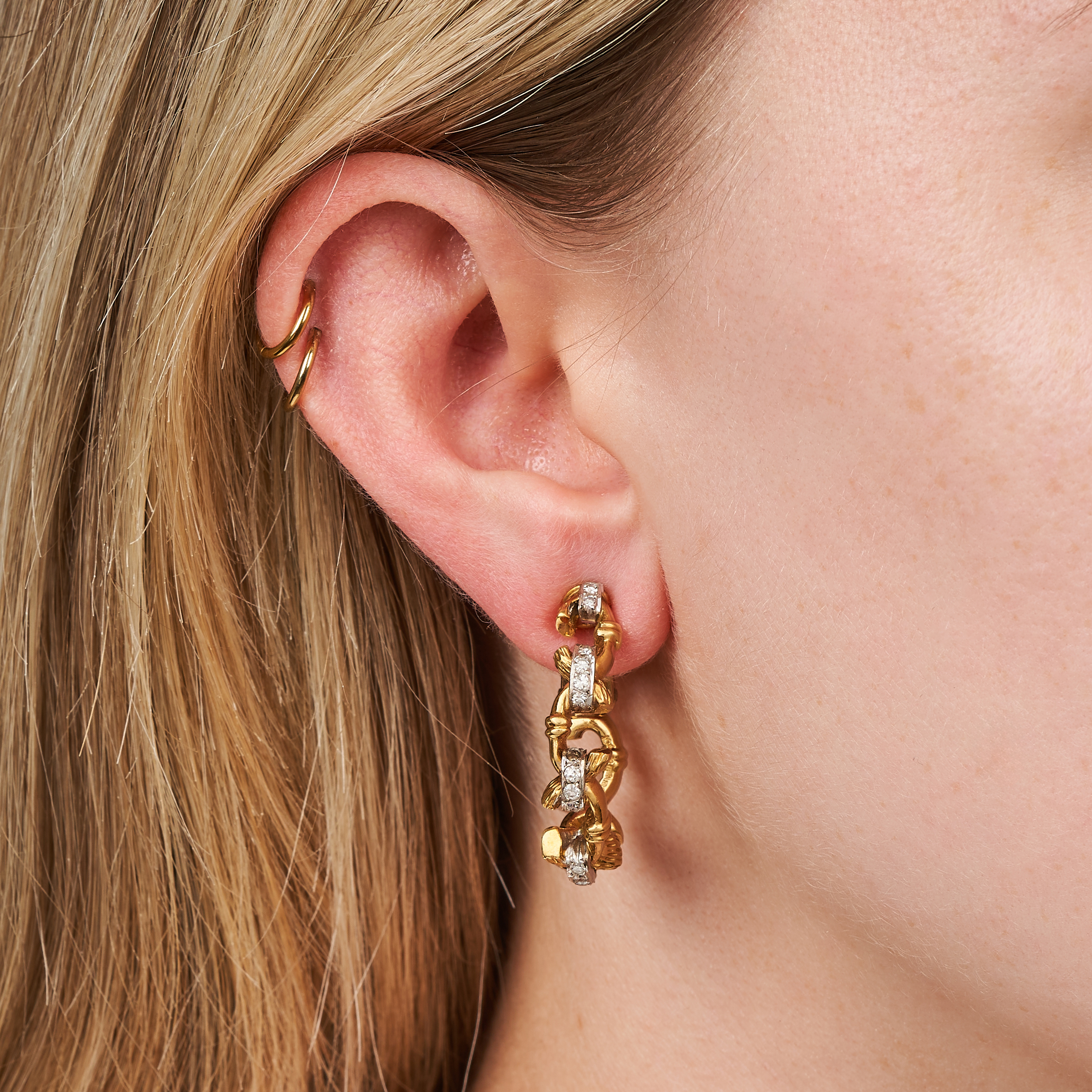 KUTCHINSKY, A PAIR OF VINTAGE MODERNIST DIAMOND HOOP EARRINGS, 1976 in yellow gold, each hoop des... - Image 2 of 2