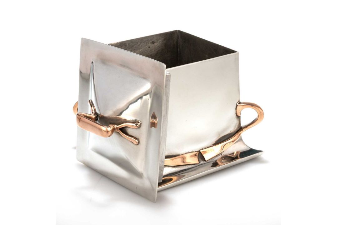 DAVID VEASEY FOR LIBERTY & CO, A VERY RARE TUDRIC PEWTER AND COPPER BISCUIT BOX - Image 2 of 3