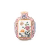 A CHINESE FAMILLE ROSE SNUFF BOTTLE