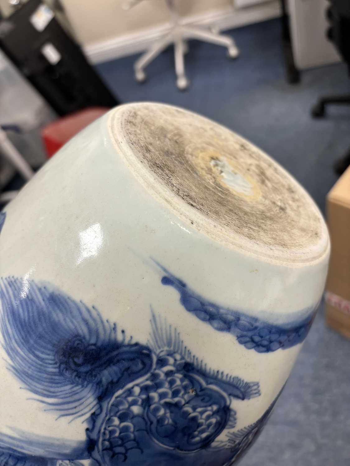 A CHINESE BLUE AND WHITE 'KYLIN' GINGER JAR, SHUNZHI PERIOD, 17TH CENTURY - Image 8 of 8