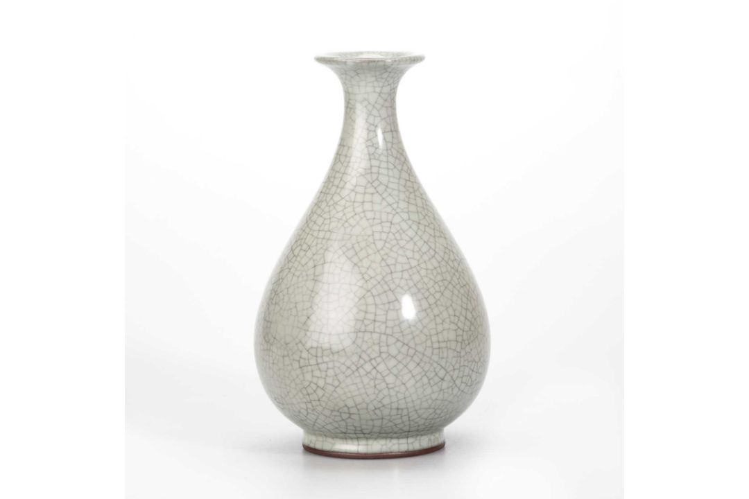 A CHINESE GE-TYPE VASE, YUHUCHUNPING; A SMALL CHINESE CELADON CENSER AND A CHINESE CELADON VASE - Image 2 of 11