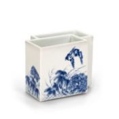 A CHINESE BLUE AND WHITE BRUSH POT