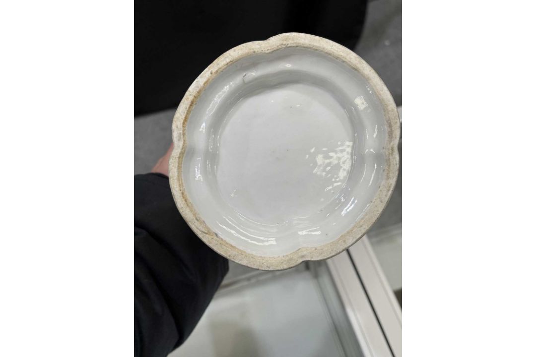 A PAIR OF CHINESE PORCELAIN BOUGH POTS AND COVERS, CIRCA 1760, QIANLONG PERIOD - Image 2 of 14