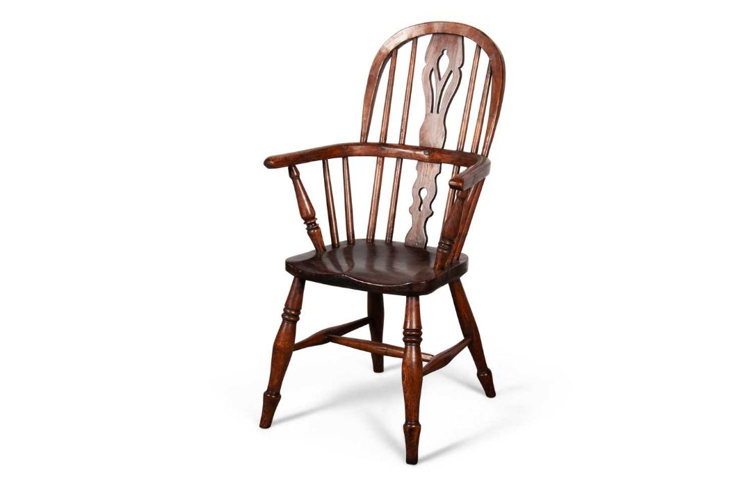 A 19TH CENTURY CHILD'S OAK AND ELM WINDSOR ARMCHAIR - Image 1 of 3