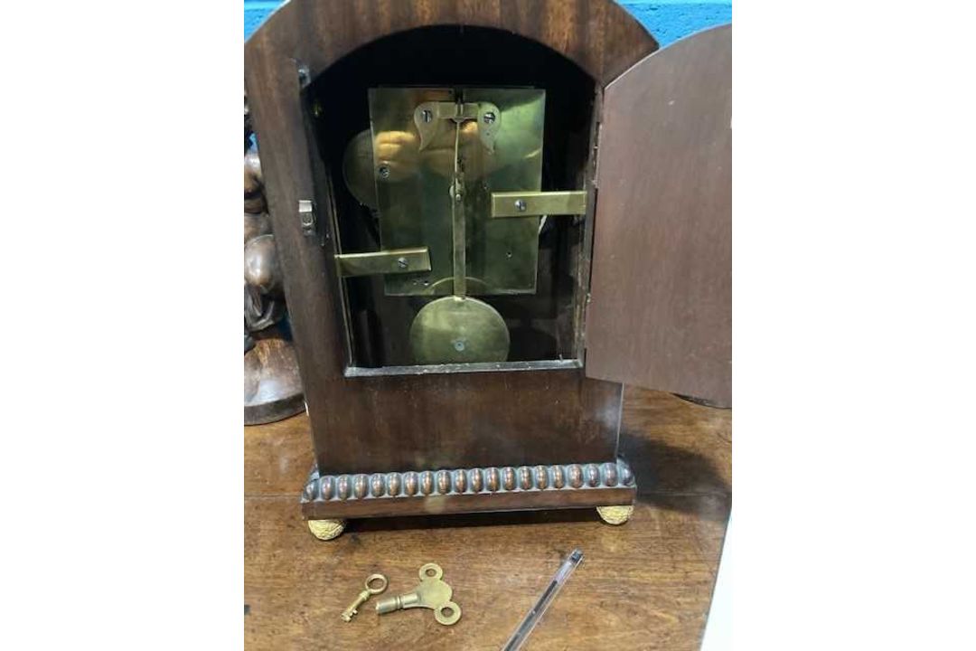 A REGENCY ROSEWOOD SINGLE-FUSEE BRACKET CLOCK, SIGNED FRANK ROGERS, LONDON - Image 4 of 5