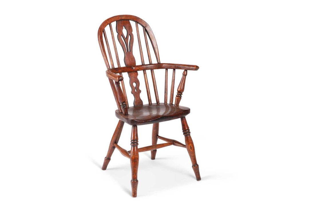 A 19TH CENTURY CHILD'S OAK AND ELM WINDSOR ARMCHAIR - Image 3 of 3