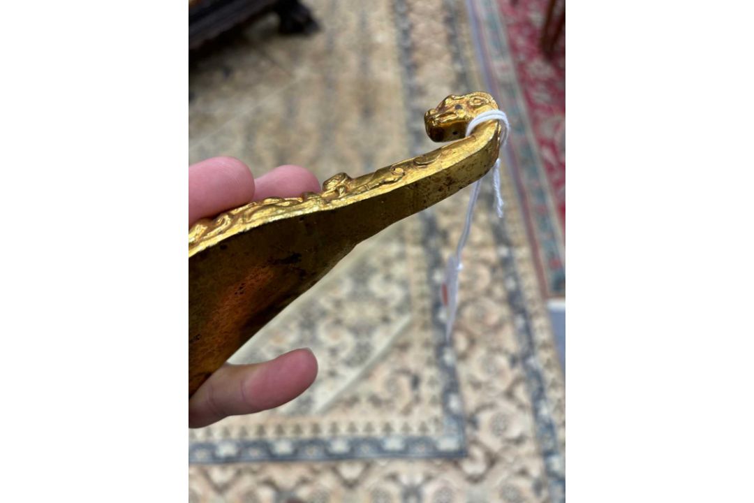 A CHINESE GILT-BRONZE AND JADE BELT HOOK - Image 7 of 10
