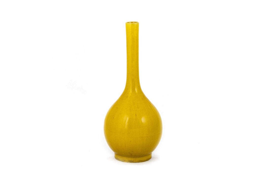 A CHINESE YELLOW GROUND BOTTLE VASE - Image 2 of 3