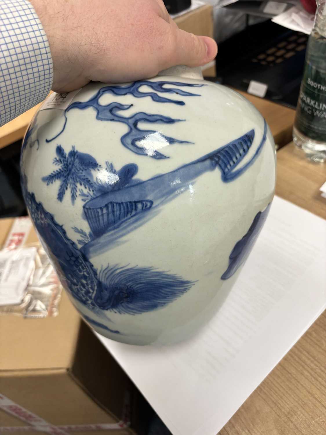 A CHINESE BLUE AND WHITE 'KYLIN' GINGER JAR, SHUNZHI PERIOD, 17TH CENTURY - Image 5 of 8