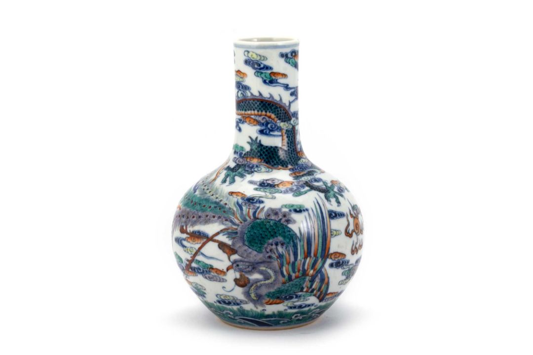 A CHINESE DOUCAI 'DRAGON' BOTTLE VASE - Image 2 of 9