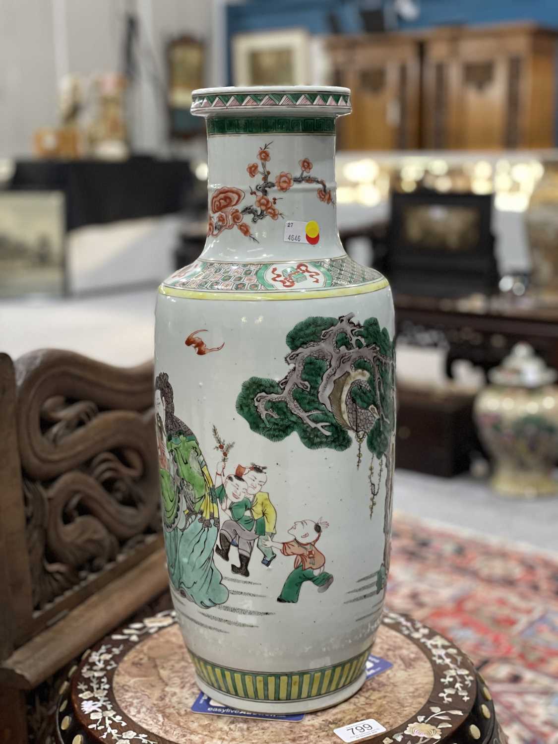 A CHINESE FAMILLE VERTE ROULEAU VASE - Image 9 of 9