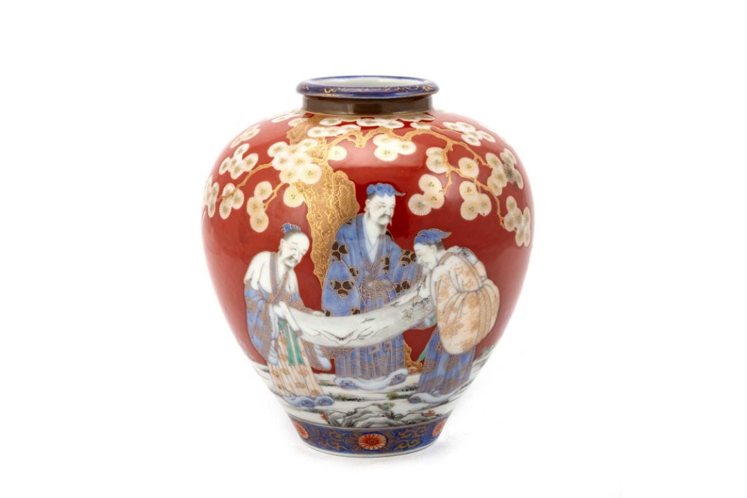 A FUKAGAWA RED-GROUND VASE, JAPANESE, EARLY 20TH CENTURY - Image 1 of 3